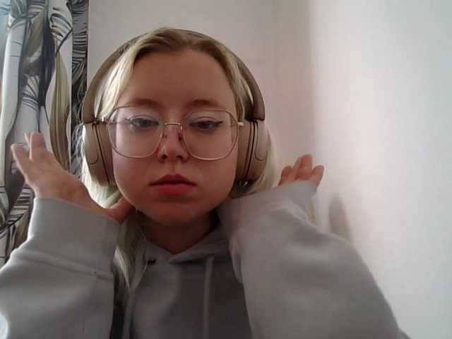 MaddieOrgasm live cam on BongaCams