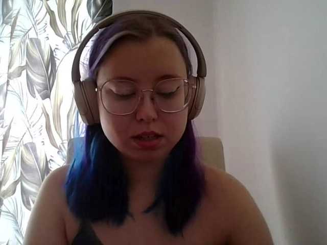 MaddieOrgasm live cam on BongaCams