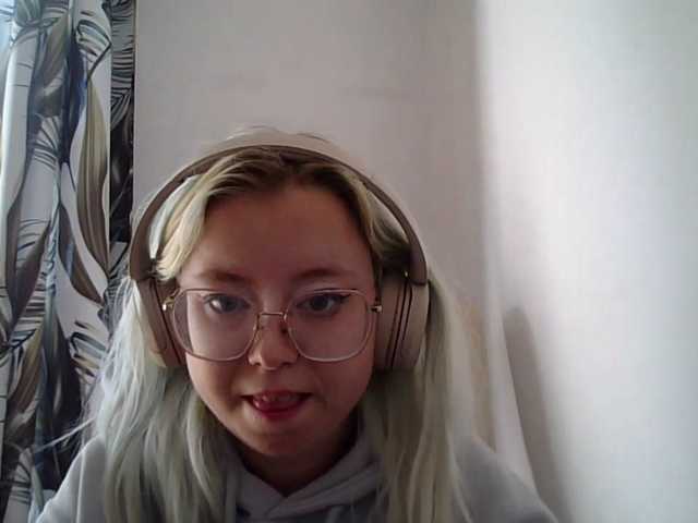 MaddieOrgasm live cam on BongaCams