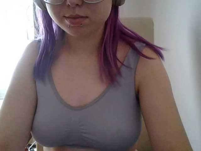 MaddieOrgasm live cam on BongaCams
