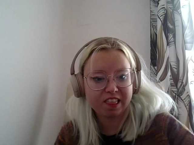 MaddieOrgasm live cam on BongaCams