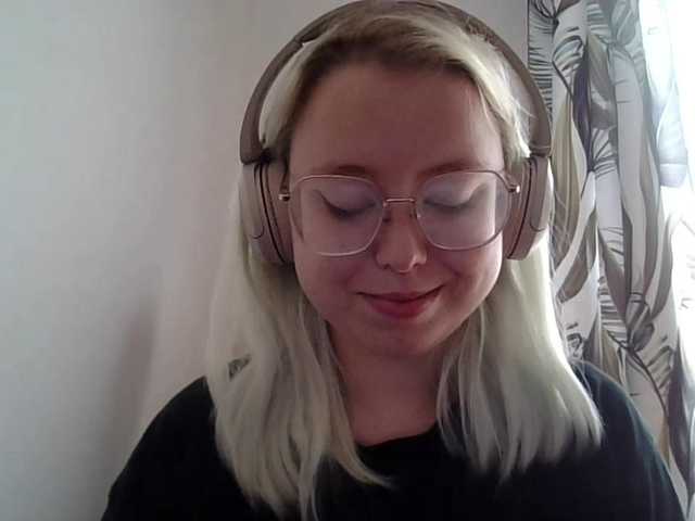MaddieOrgasm live cam on BongaCams