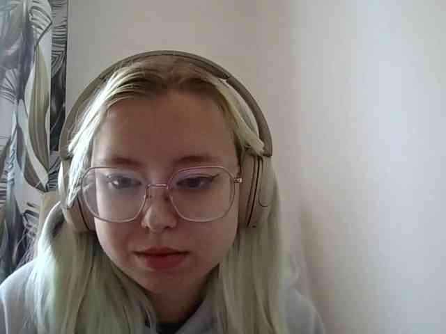 MaddieOrgasm webcam