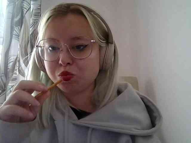 MaddieOrgasm webcam