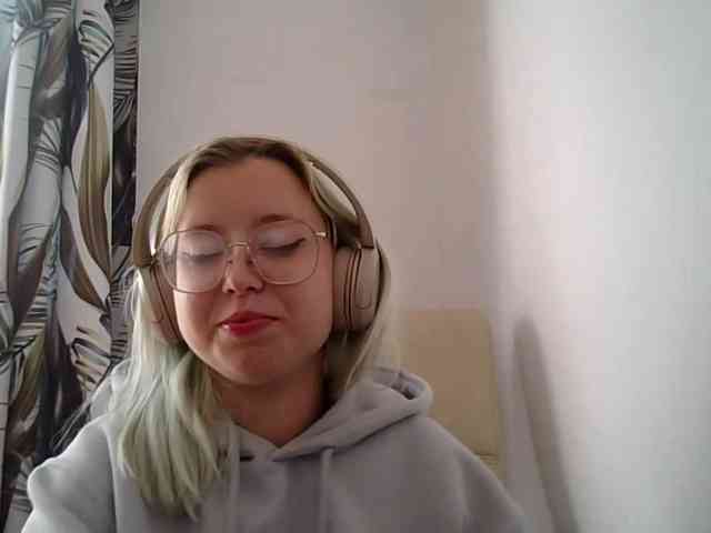 MaddieOrgasm webcam