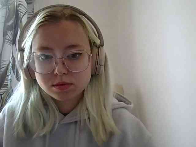 MaddieOrgasm webcam