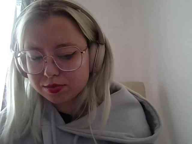 MaddieOrgasm webcam