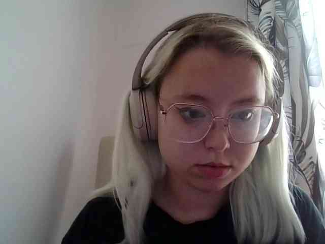 MaddieOrgasm webcam