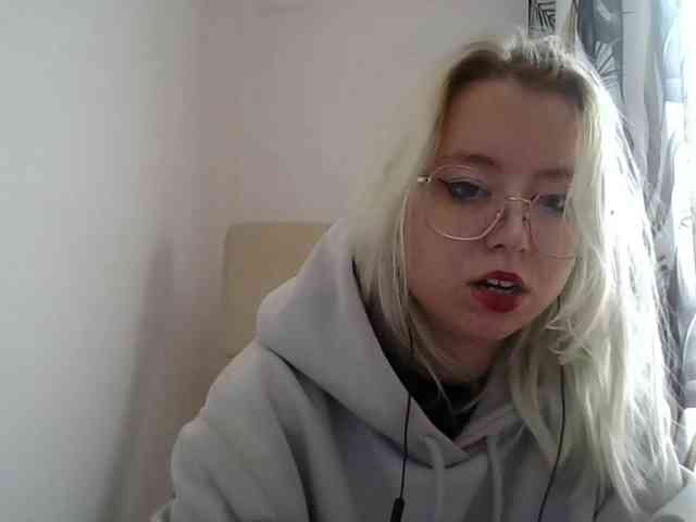 MaddieOrgasm webcam
