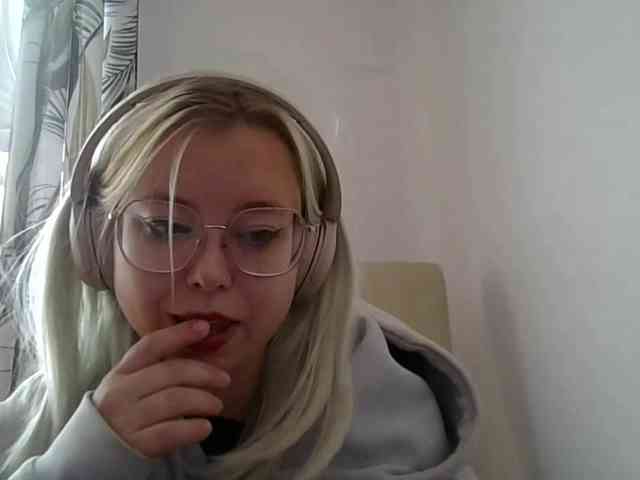 MaddieOrgasm webcam