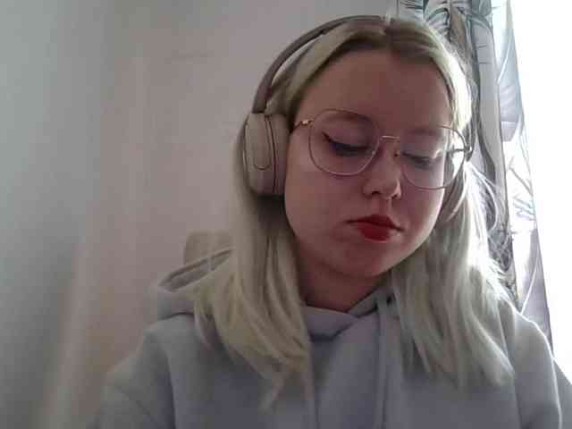 MaddieOrgasm webcam