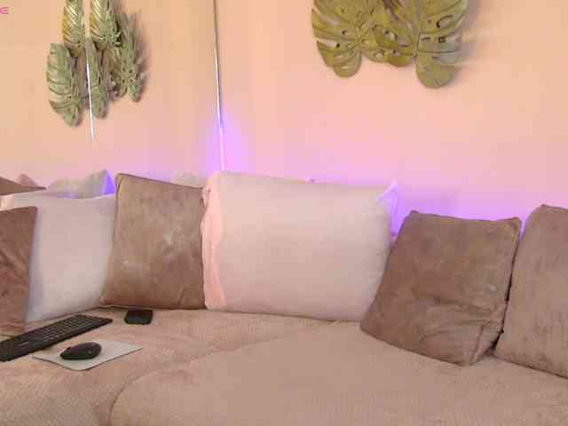 LadyMonna webcam