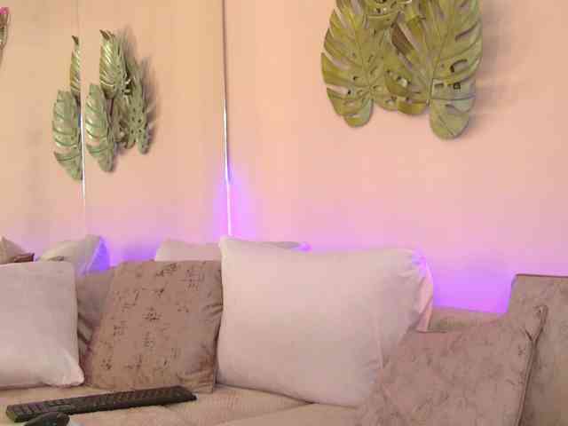 LadyMonna webcam