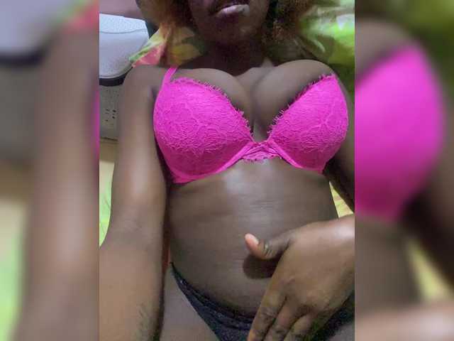 RavenBigBoobsMonroe live cam on BongaCams