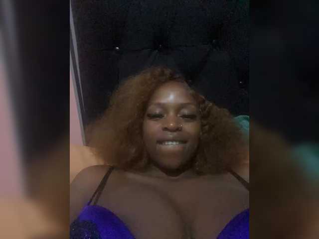 RavenBigBoobsMonroe live cam on BongaCams