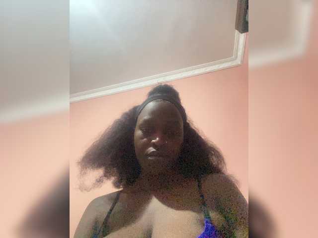RavenBigBoobsMonroe live cam on BongaCams