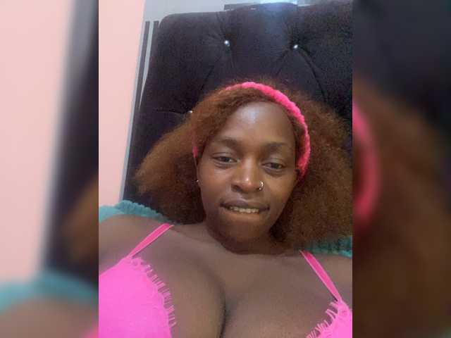 RavenBigBoobsMonroe live cam on BongaCams