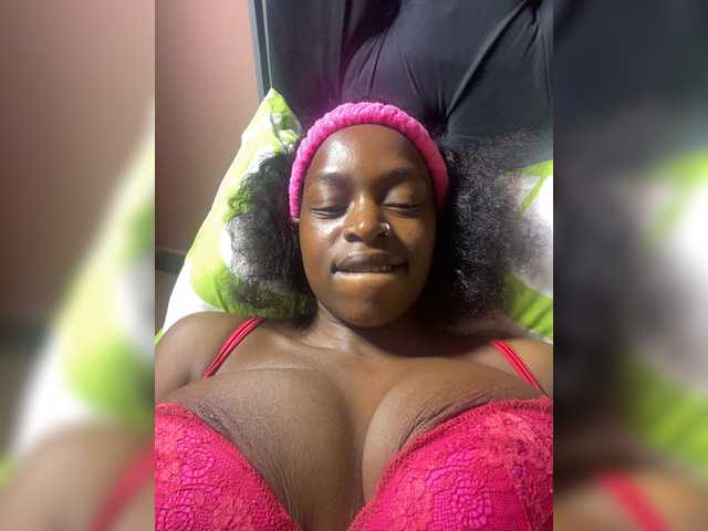 RavenBigBoobsMonroe live cam on BongaCams