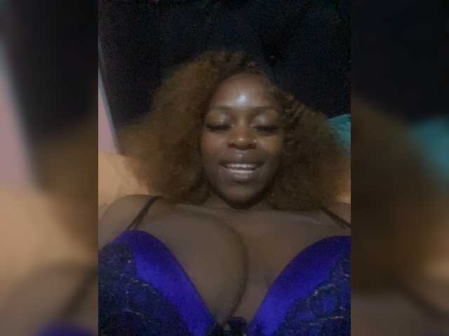 RavenBigBoobsMonroe live cam on BongaCams