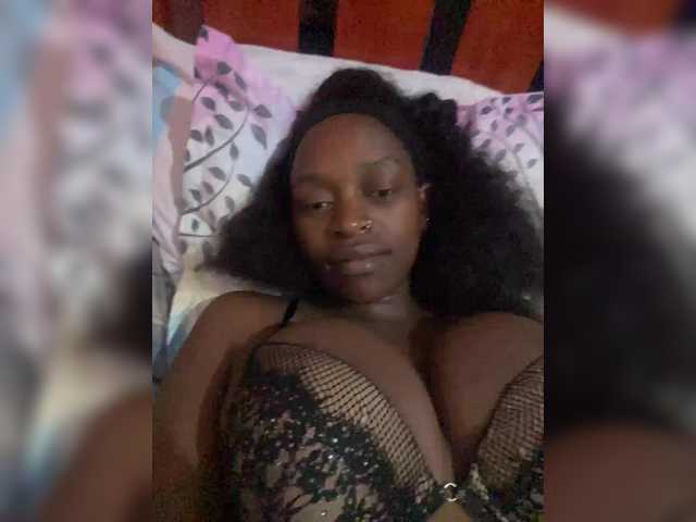 RavenBigBoobsMonroe live cam on BongaCams