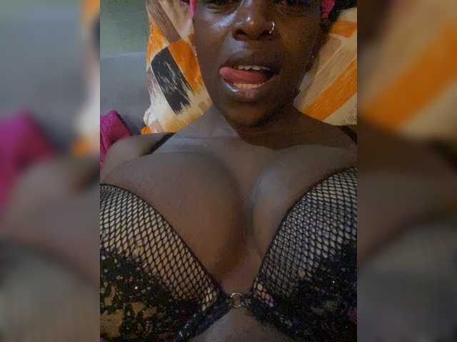 RavenBigBoobsMonroe live cam on BongaCams