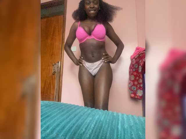 RavenBigBoobsMonroe live cam on BongaCams