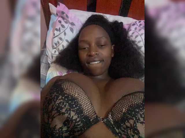 RavenBigBoobsMonroe live cam on BongaCams