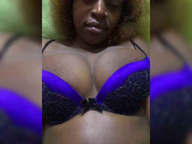 RavenBigBoobsMonroe live cam on BongaCams