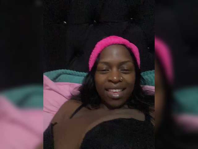 RavenBigBoobsMonroe live cam on BongaCams