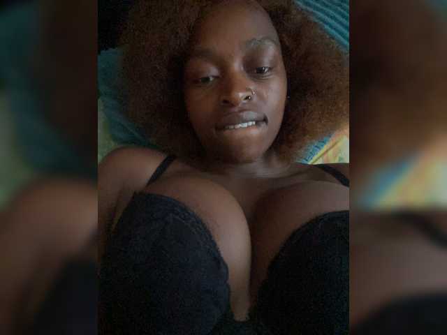 RavenBigBoobsMonroe live cam on BongaCams