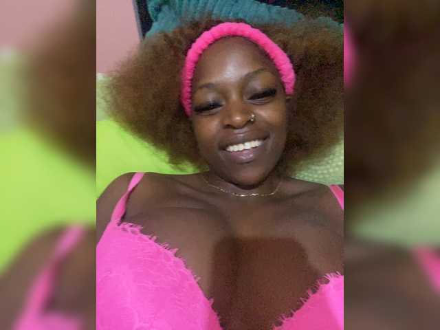 RavenBigBoobsMonroe live cam on BongaCams