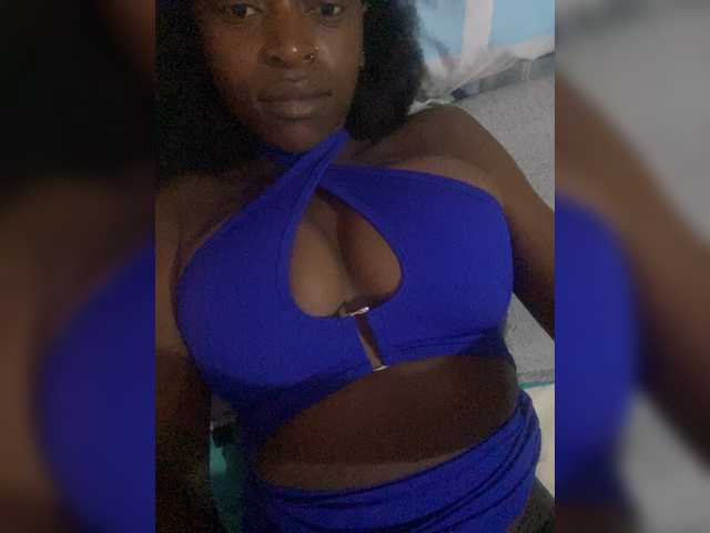 RavenBigBoobsMonroe live cam on BongaCams