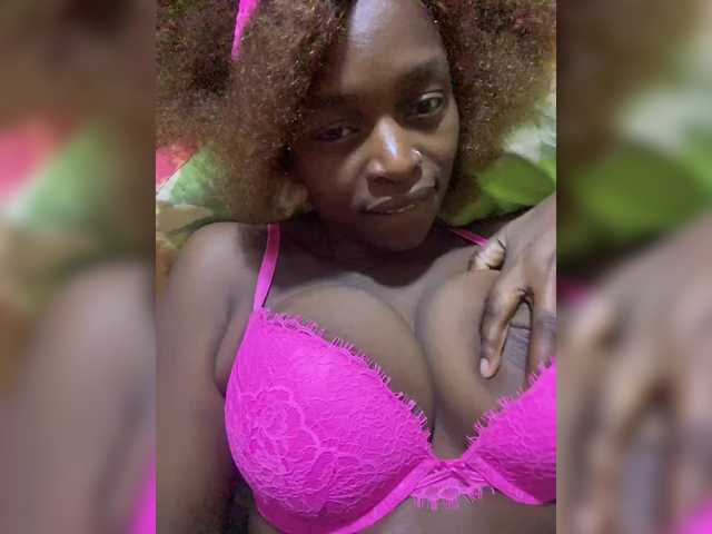 RavenBigBoobsMonroe live cam on BongaCams