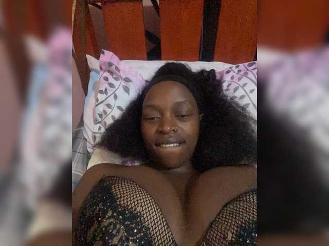 RavenBigBoobsMonroe live cam on BongaCams