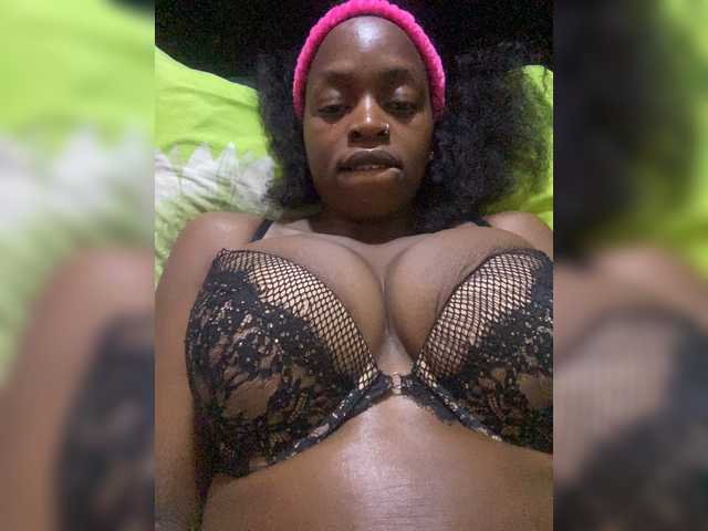 RavenBigBoobsMonroe live cam on BongaCams