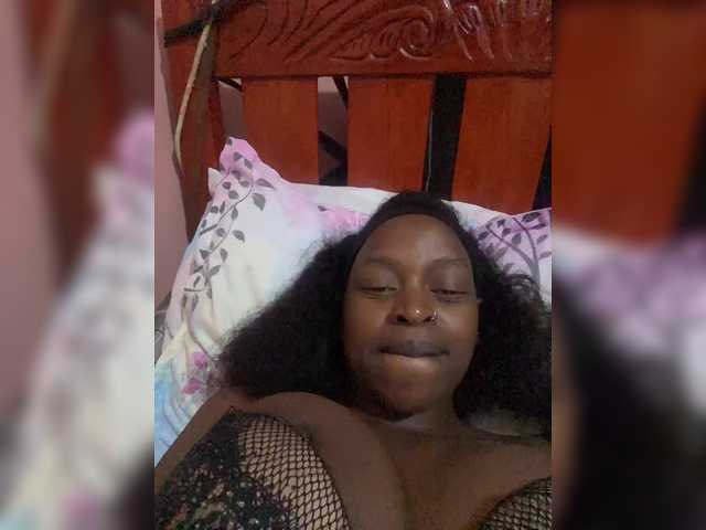 RavenBigBoobsMonroe live cam on BongaCams