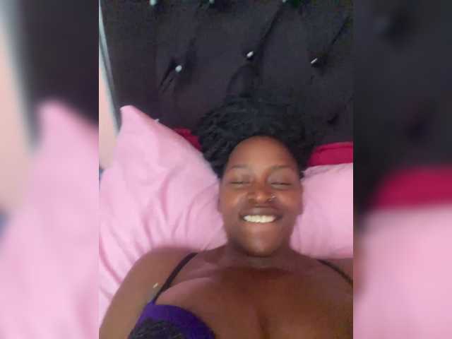 RavenBigBoobsMonroe, 26 y/o - Live Cam on BongaCams