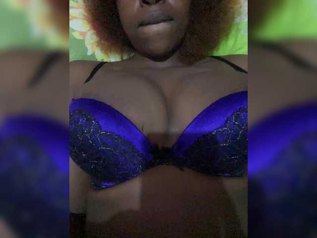 RavenBigBoobsMonroe live cam on BongaCams