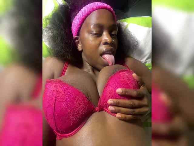 RavenBigBoobsMonroe webcam