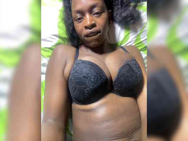 Model: RavenBigBoobsMonroe