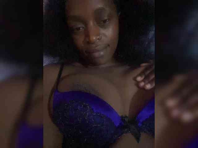 Model: RavenBigBoobsMonroe