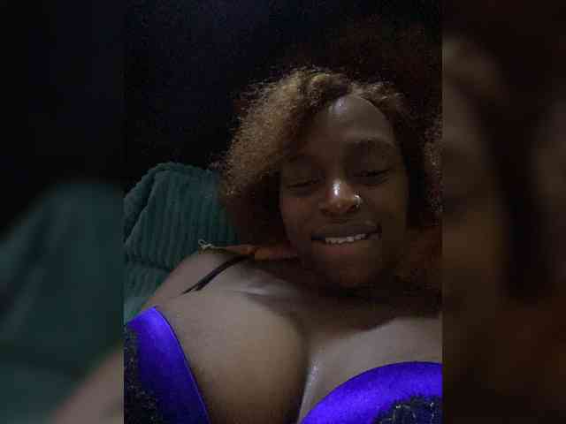 Model: RavenBigBoobsMonroe
