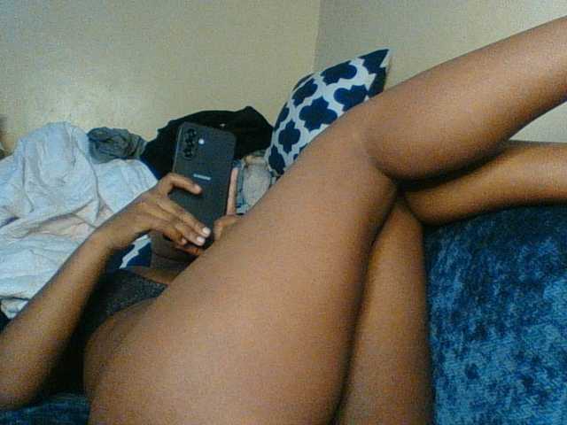 Hunnybloom live cam on BongaCams