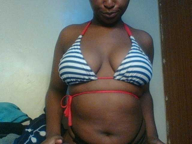 Hunnybloom live cam on BongaCams