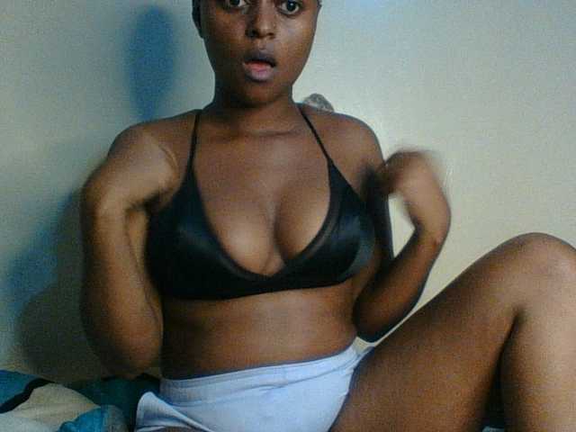Hunnybloom live cam on BongaCams