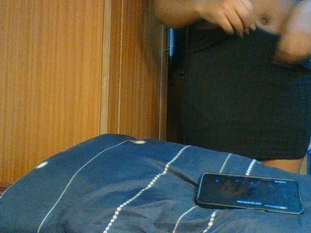 Hunnybloom live cam on BongaCams