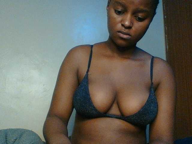 Hunnybloom live cam on BongaCams