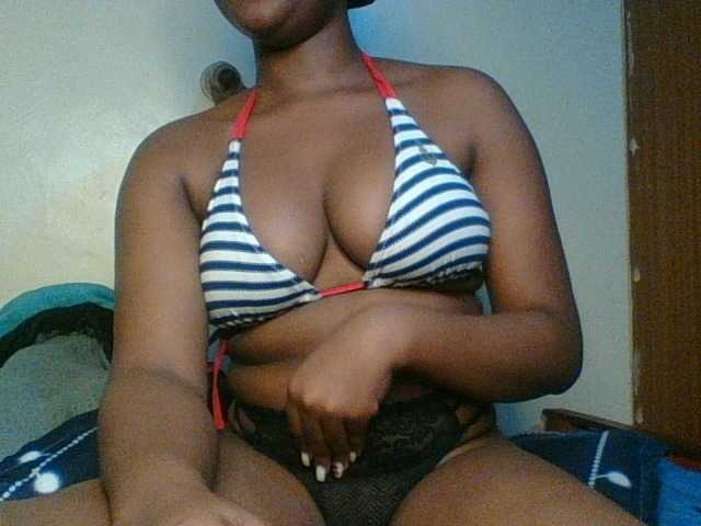Hunnybloom live cam on BongaCams
