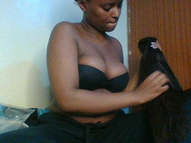 Hunnybloom live cam on BongaCams