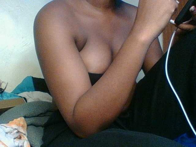 Hunnybloom live cam on BongaCams